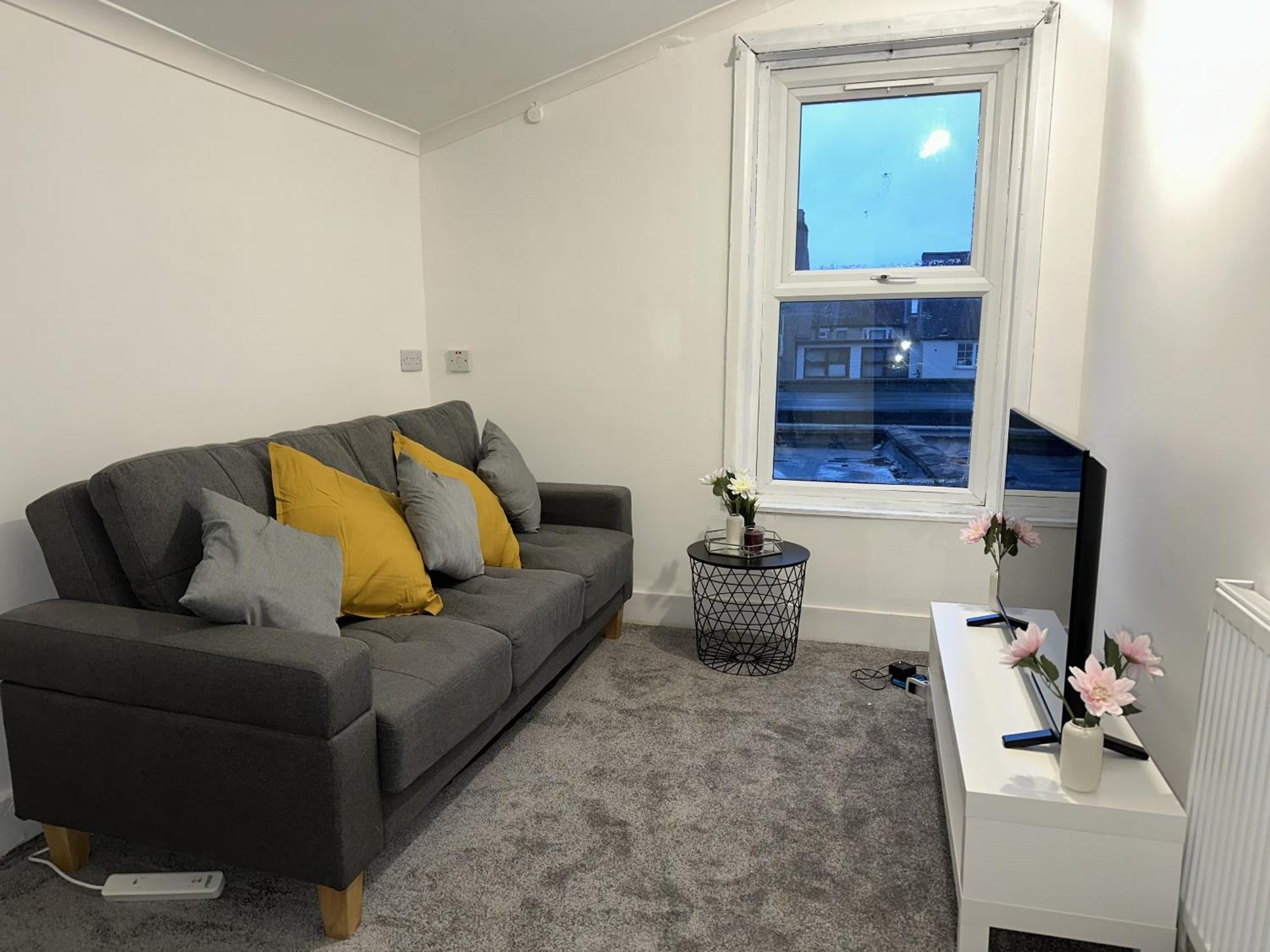 Cozy 2 Bed In Ilford- Contractors & Groups Welcome Holiday home London